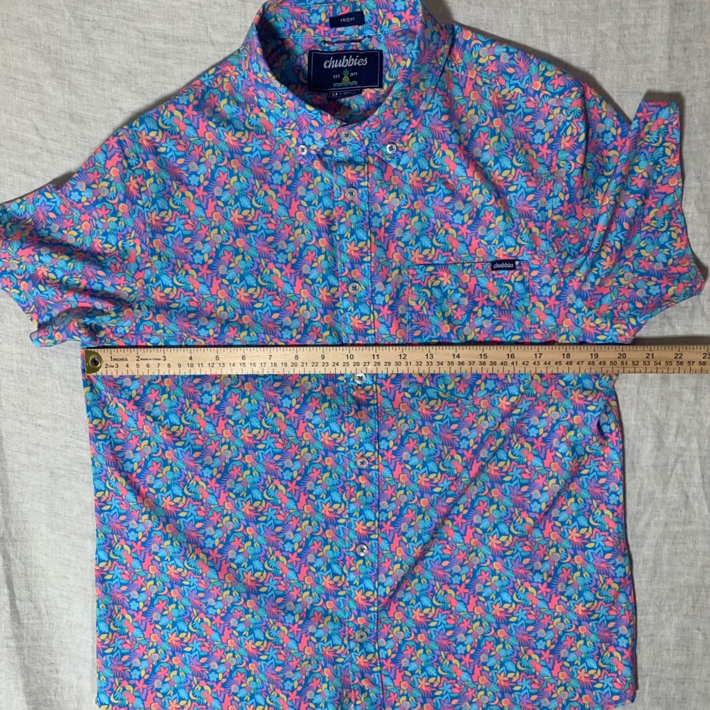 Chubbies Floral Button Down Mens Medium Blue Pink Excellent Short Sleeve Stretch - Picture 4 of 9